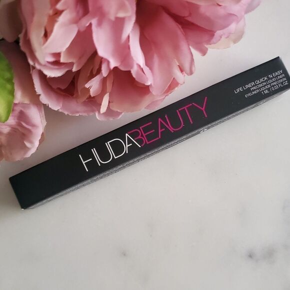 HUDA Beauty Liquid Eyeliner in Black - Picture 4 of 7